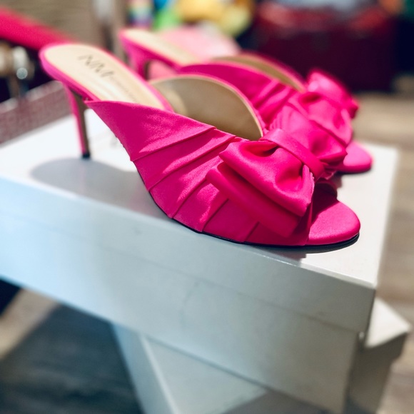 Neiman Marcus slipper heels with bow - Picture 2 of 3